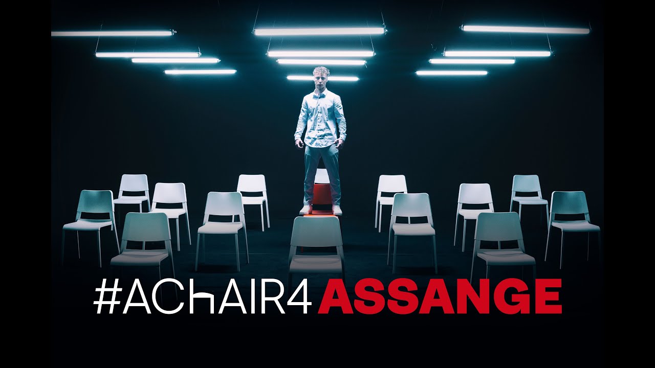 copertina_achair_for_assange